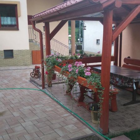 Domino Apartment Korytne Luaran gambar