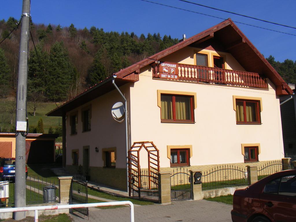 Domino Apartment Korytne Luaran gambar