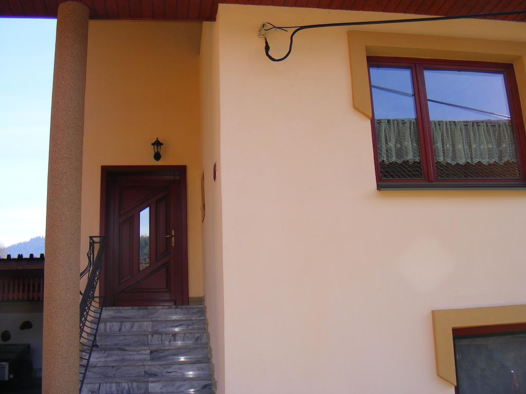 Domino Apartment Korytne Luaran gambar