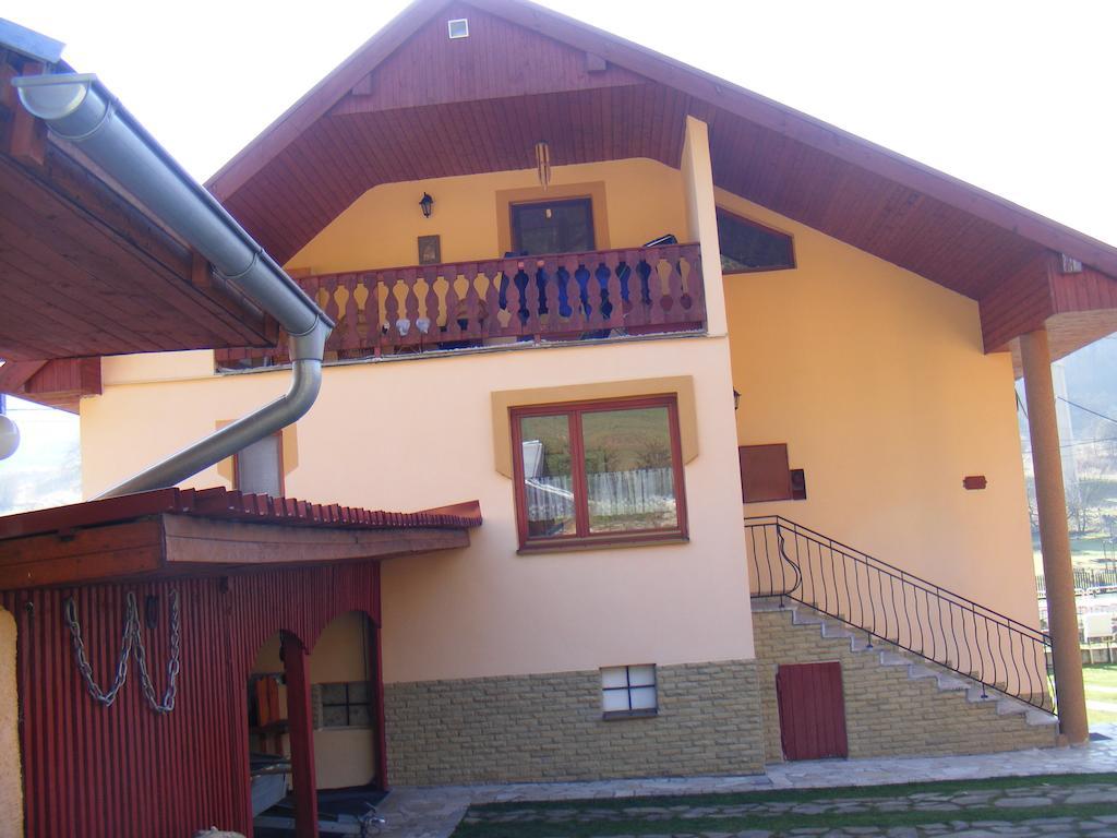 Domino Apartment Korytne Luaran gambar