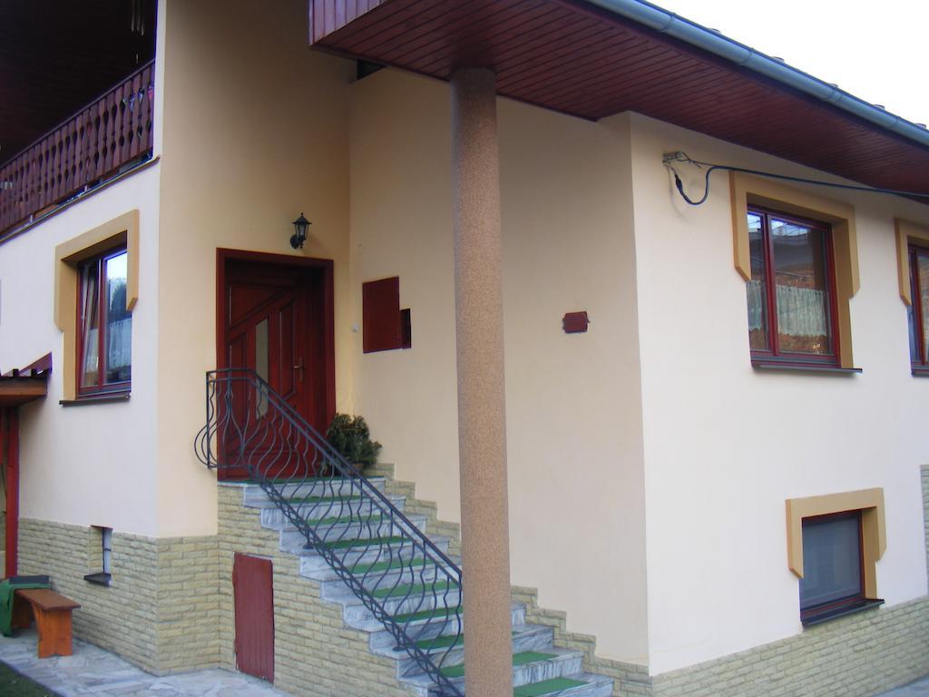 Domino Apartment Korytne Luaran gambar