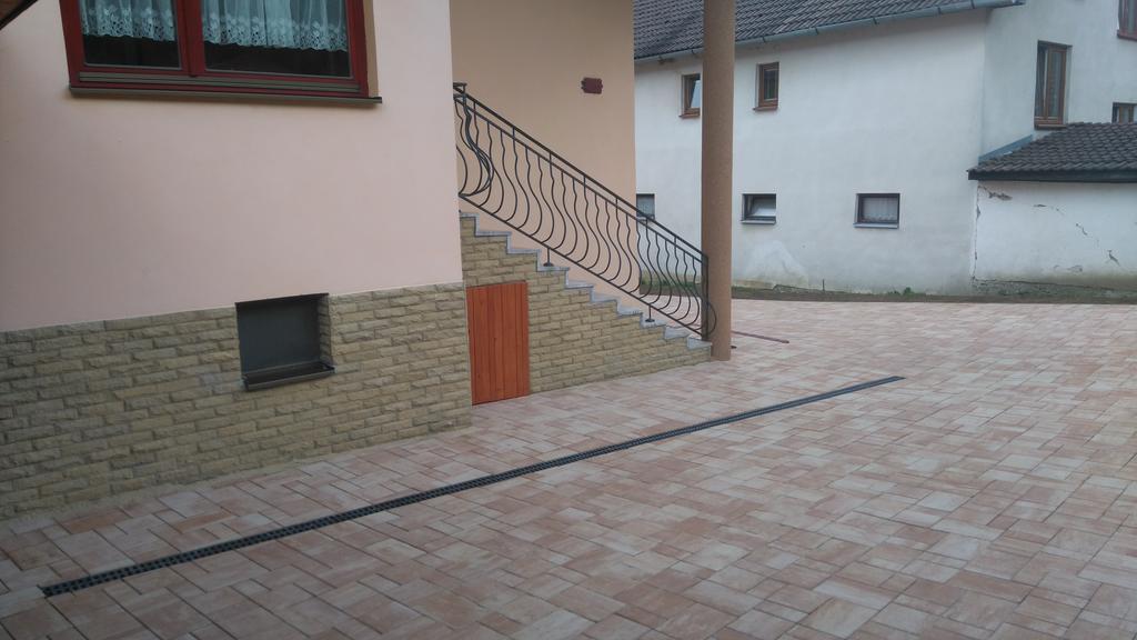 Domino Apartment Korytne Luaran gambar