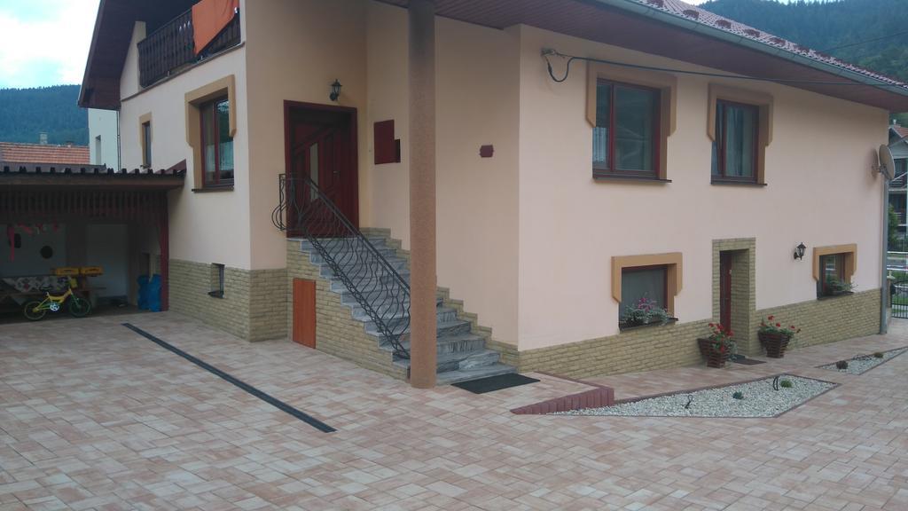 Domino Apartment Korytne Luaran gambar