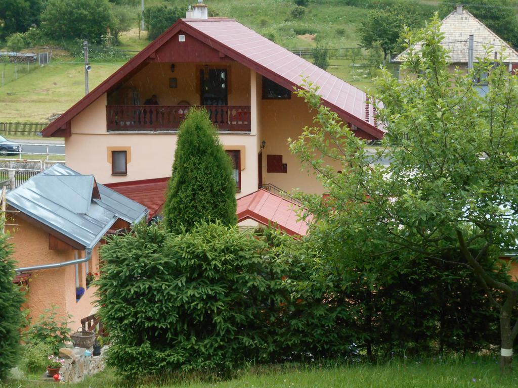 Domino Apartment Korytne Luaran gambar