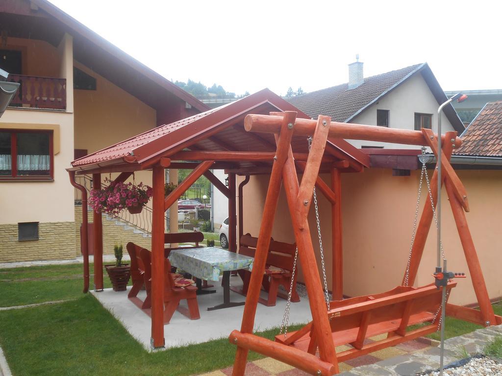Domino Apartment Korytne Luaran gambar