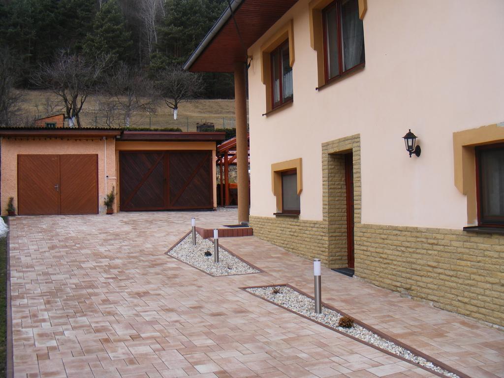 Domino Apartment Korytne Luaran gambar