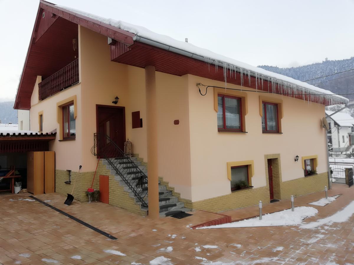 Domino Apartment Korytne Luaran gambar