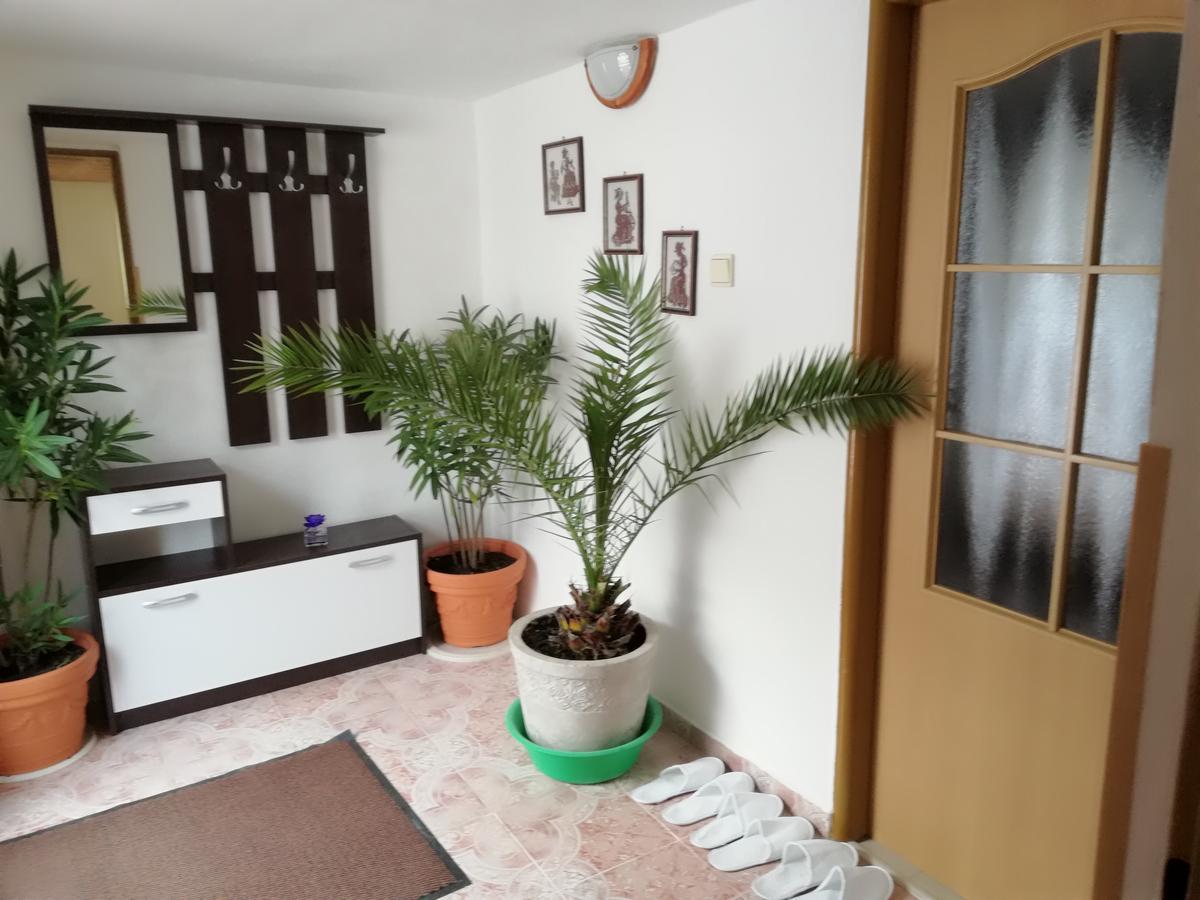 Domino Apartment Korytne Luaran gambar