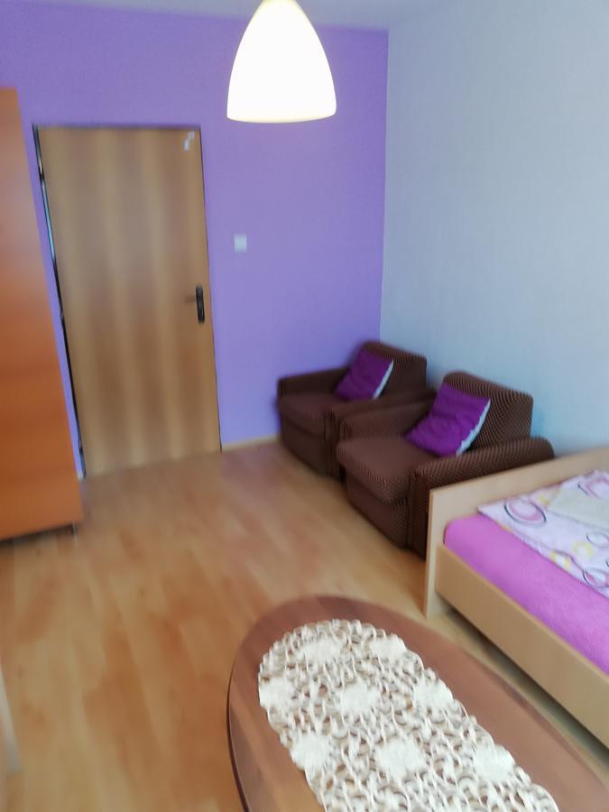 Domino Apartment Korytne Luaran gambar