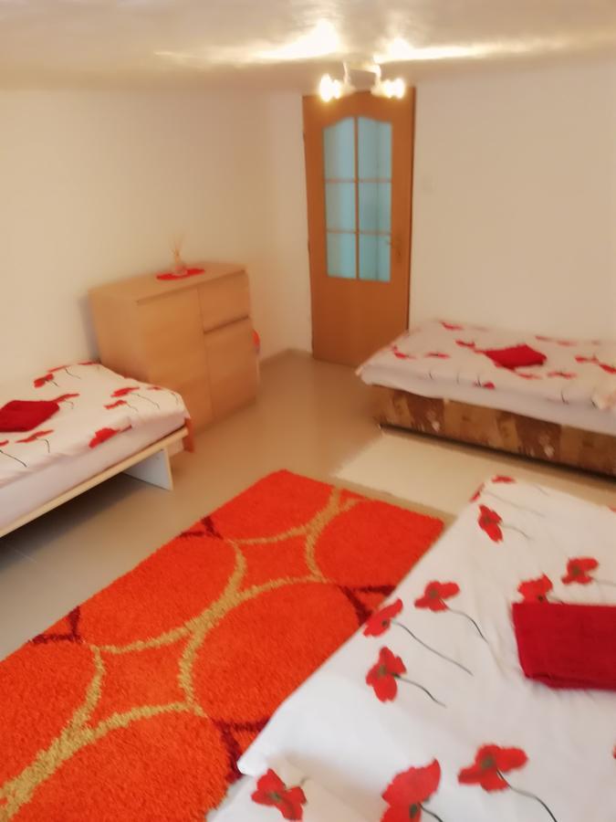 Domino Apartment Korytne Luaran gambar
