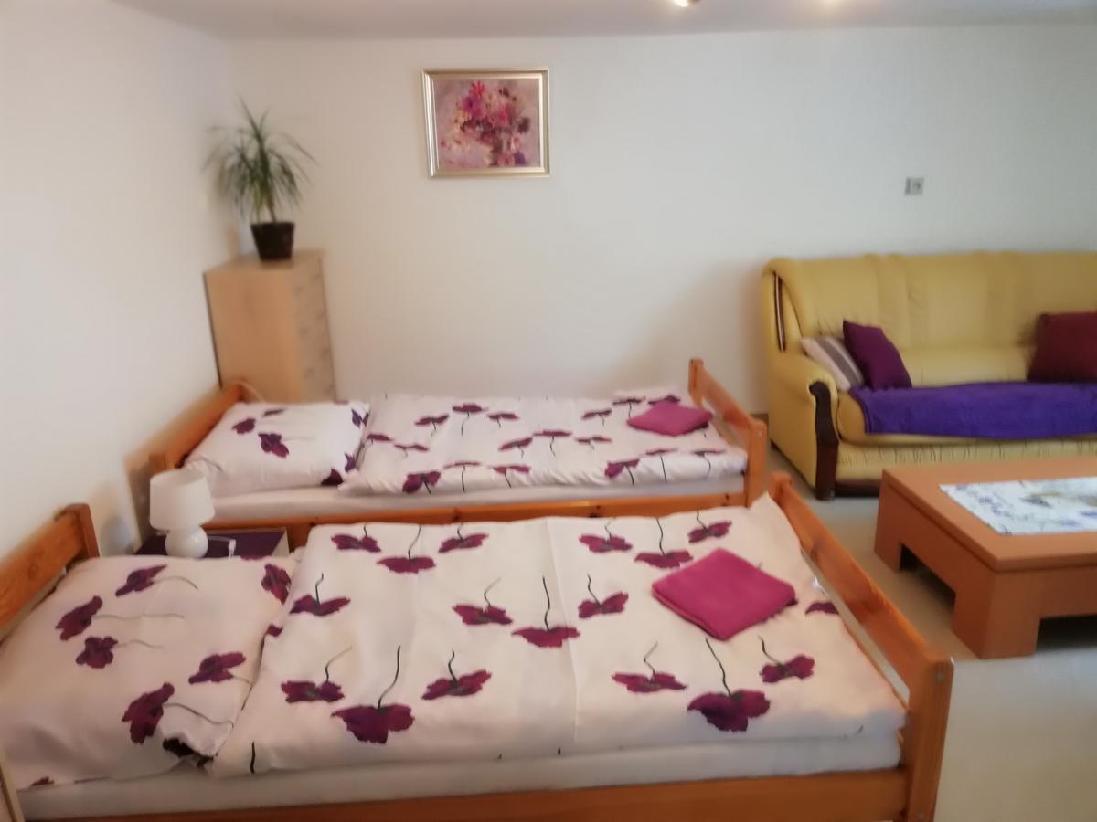 Domino Apartment Korytne Luaran gambar