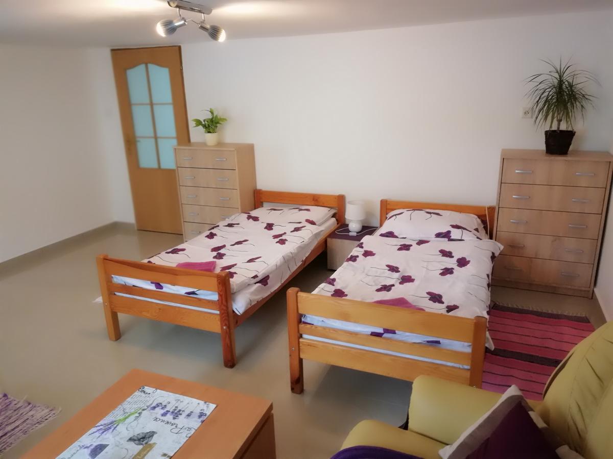 Domino Apartment Korytne Luaran gambar