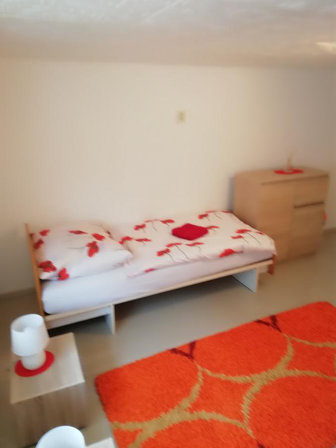 Domino Apartment Korytne Luaran gambar