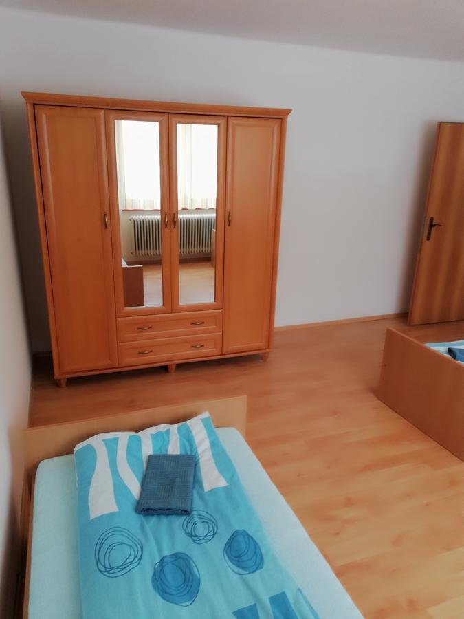 Domino Apartment Korytne Luaran gambar