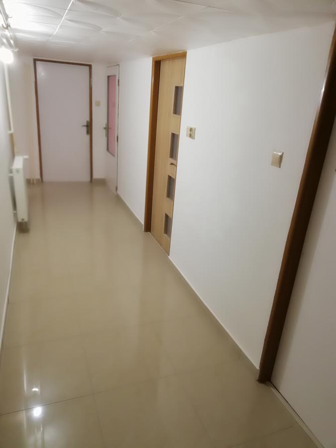 Domino Apartment Korytne Luaran gambar