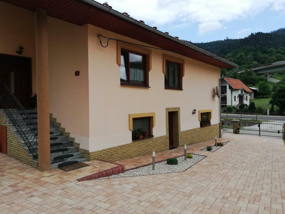 Domino Apartment Korytne Luaran gambar