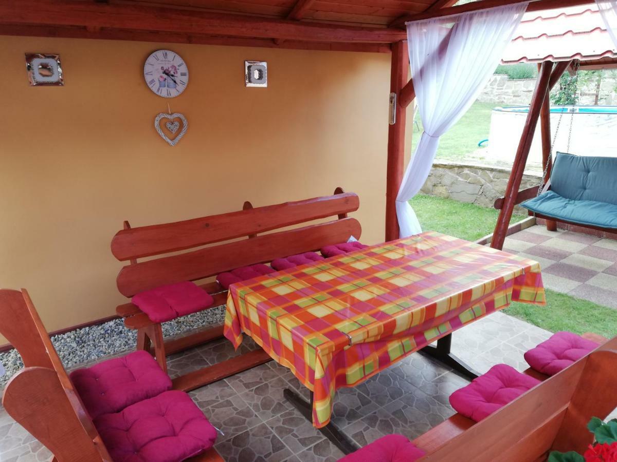 Domino Apartment Korytne Luaran gambar
