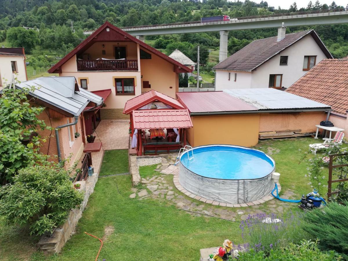 Domino Apartment Korytne Luaran gambar